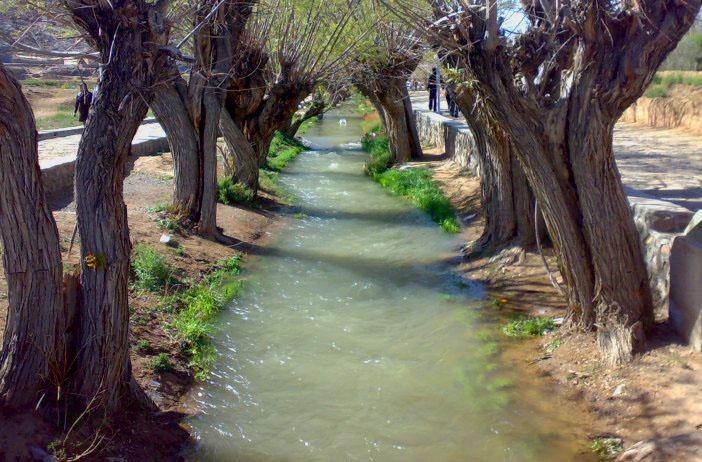 چشمه غربالبیز شهر مهریز یزد