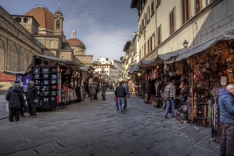 از جالب ترین جاهای دیدنی فلورانس ایتالیا بازار سن لورنزو است