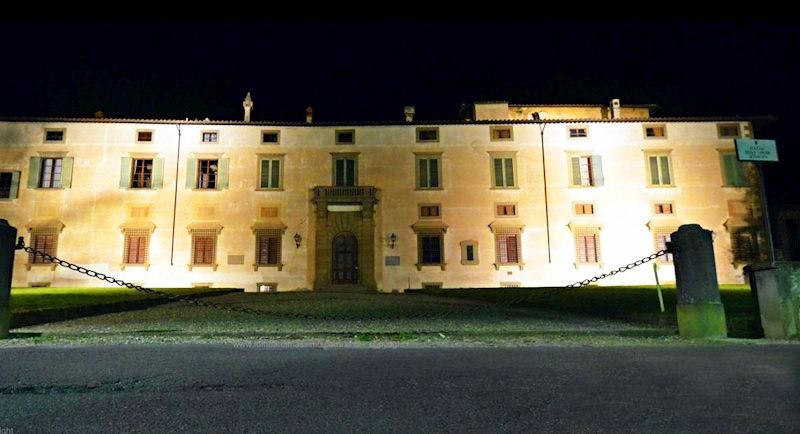قصر میدچی یکی از جاهای دیدنی شهر فلورانس ایتالیا